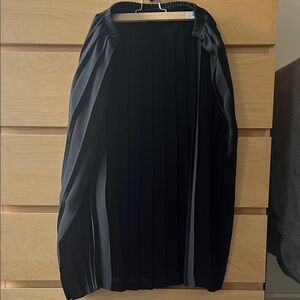 Leslie Fay Black Pleated Midi Skirt
